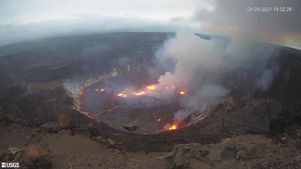 This webcam image provided by the United States Geological Survey shows a view of an eruption that has begun in the Halemaumau crater at the summit of Hawaii’s Kilauea volcano, Wednesday, Sept. 29, 2021.  - Sputnik International