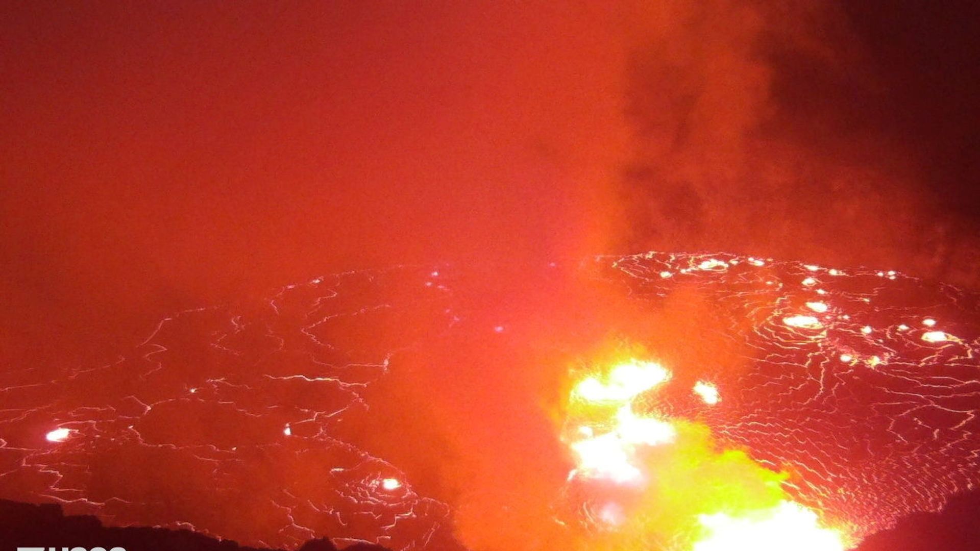 General view of lava surfacing on the Halema'uma'u crater of Kilauea volcano in Kilauea, Hawaii, U.S. September 29, 2021, in this still image provided by the USGS surveillance camera. General view of lava surfacing on the Halema'uma'u crater of Kilauea volcano in Kilauea, Hawaii, U.S. September 29, 2021, in this still image provided by the USGS surveillance camera. - Sputnik International, 1920, 28.10.2021