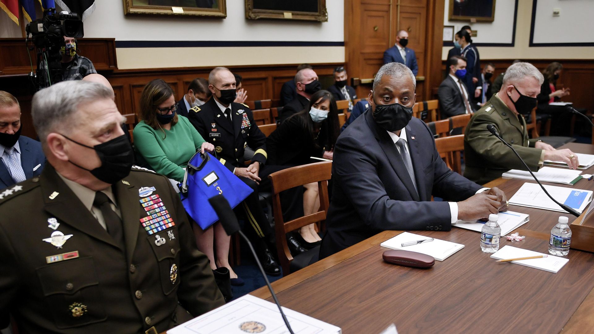 Secretary of Defense Lloyd J. Austin, Chairman of the Joint Chiefs of Staff Gen. Mark A. Milley and Marine Corps Gen. Kenneth F. McKenzie, commander of US Central Command, arrive at a House Armed Services Committee hearing on the conclusion of military operations in Afghanistan at the Rayburn House Office building on Capitol Hill in Washington, DC, U.S. September 29, 2021 Secretary of Defense Lloyd J. Austin, Chairman of the Joint Chiefs of Staff Gen. Mark A. Milley and Marine Corps Gen. Kenneth F. McKenzie, commander of US Central Command, arrive at a House Armed Services Committee hearing on the conclusion of military operations in Afghanistan at the Rayburn House Office building on Capitol Hill in Washington, DC, U.S. September 29, 2021 - Sputnik International, 1920, 30.09.2021