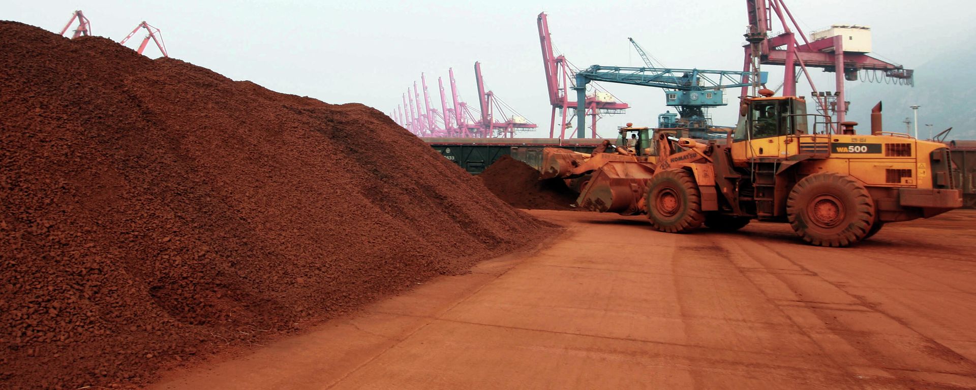 In a picture taken on September 5, 2010 a man driving a front loader shifts soil containing rare earth minerals to be loaded at a port in Lianyungang, east China's Jiangsu province, for export to Japan. China's restrictions on exports of rare earths are aimed at maximising profit, strengthening its homegrown high-tech companies and forcing other nations to help sustain global supply, experts say. China last year produced 97 percent of the global supply of rare earths -- a group of 17 elements used in high-tech products ranging from flat-screen televisions to iPods to hybrid cars -- but is home to just a third of reserves. CHINA OUT AFP PHOTO (Photo by STR / AFP) In a picture taken on September 5, 2010 a man driving a front loader shifts soil containing rare earth minerals to be loaded at a port in Lianyungang, east China's Jiangsu province, for export to Japan. China's restrictions on exports of rare earths are aimed at maximising profit, strengthening its homegrown high-tech companies and forcing other nations to help sustain global supply, experts say. China last year produced 97 percent of the global supply of rare earths -- a group of 17 elements used in high-tech products ranging from flat-screen televisions to iPods to hybrid cars -- but is home to just a third of reserves. CHINA OUT AFP PHOTO (Photo by STR / AFP) - Sputnik International, 1920, 01.10.2021