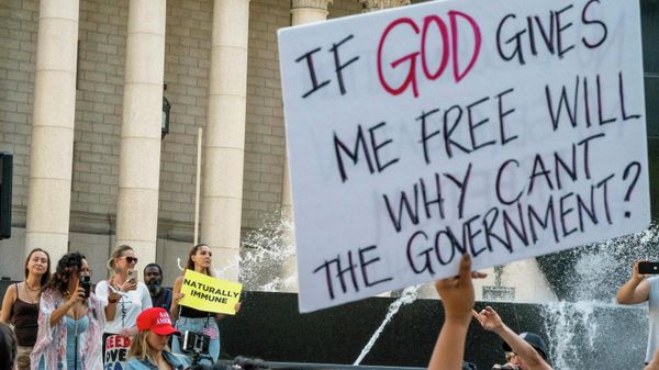 People gather during a protest against mandated coronavirus disease (COVID-19) vaccines and vaccine passports, in New York City, U.S., September 27, 2021 - Sputnik International