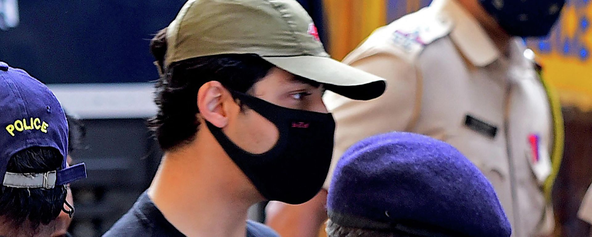Bollywood actor Shah Rukh Khan's son Aryan Khan is being escorted by law enforcement officials outside the Narcotics Control Bureau (NCB) office after he was allegedly brought in for questioning along with others following a raid at a party on a cruise ship, in Mumbai on October 3, 2021. - Sputnik International, 1920, 03.10.2021