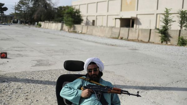 Vahdat, a Taliban soldier and former prisoner, sits on a chair at Bagram Air Base in Parwan, Afghanistan, September 23, 2021. Picture taken September 23, 2021. WANA (West Asia News Agency) via REUTERS  - Sputnik International