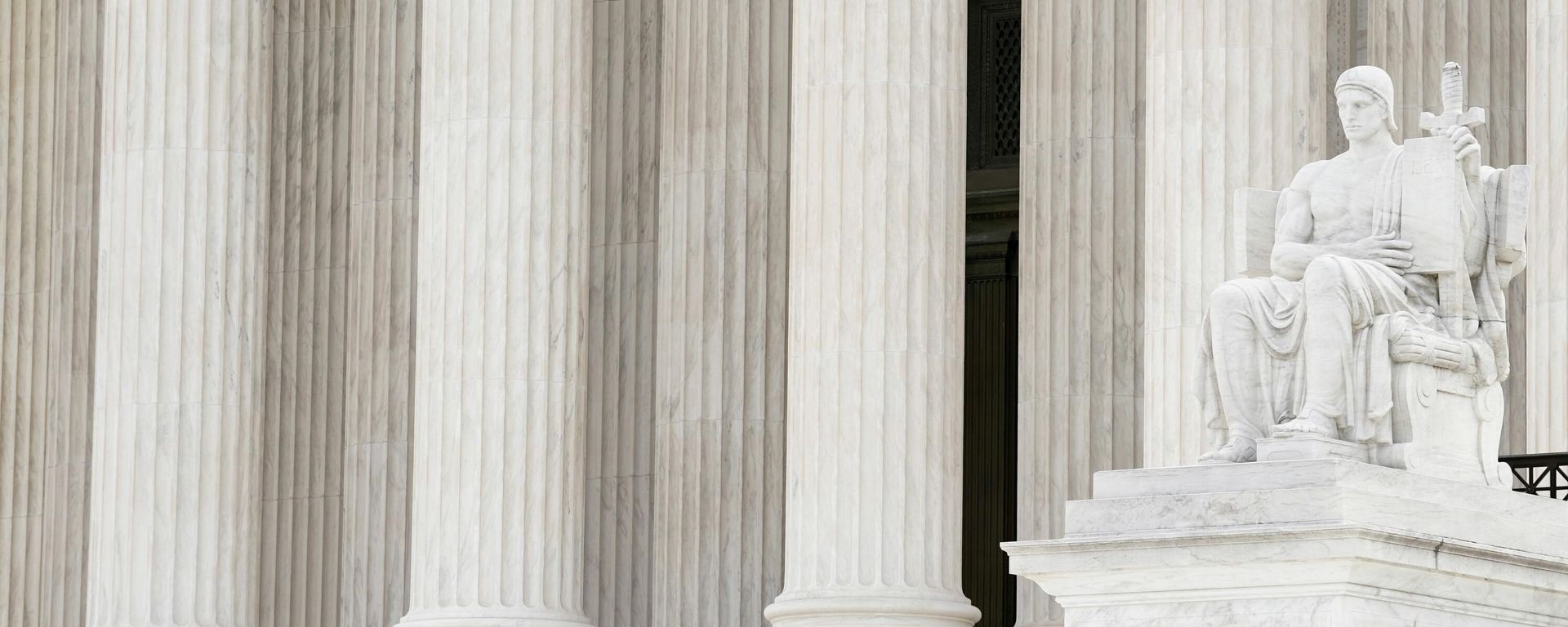 The Authority of Law statue is pictured outside the U.S. Supreme Court building as rulings are expected to be released today in Washington, D.C., U.S. June 25, 2021 The Authority of Law statue is pictured outside the U.S. Supreme Court building as rulings are expected to be released today in Washington, D.C., U.S. June 25, 2021 - Sputnik International, 1920, 04.10.2021