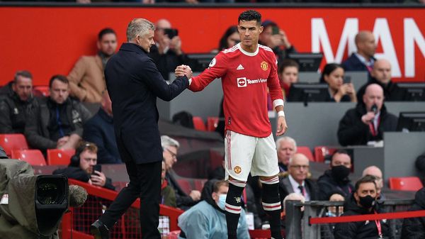 Manchester United's Norwegian manager Ole Gunnar Solskjaer (L) shakes hands with Manchester United's Portuguese striker Cristiano Ronaldo as he comes off the substitutes bench during the English Premier League football match between Manchester United and Everton at Old Trafford in Manchester, north west England, on October 2, 2021. Manchester United's Norwegian manager Ole Gunnar Solskjaer (L) shakes hands with Manchester United's Portuguese striker Cristiano Ronaldo as he comes off the substitutes bench during the English Premier League football match between Manchester United and Everton at Old Trafford in Manchester, north west England, on October 2, 2021. - Sputnik International