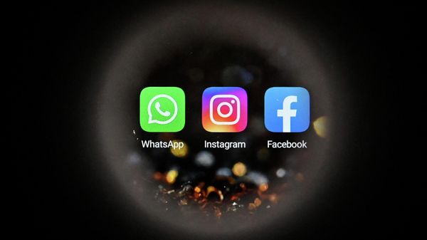 This picture taken in Moscow on October 5, 2021 shows the US online social media and social networking service Facebook's logo (R), the US instant messaging software Whatsapp's logo (L) and the US social network Instagram's logo (C) on a smartphone screen.  - Sputnik International