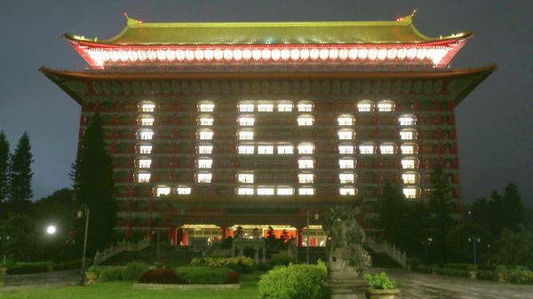 ''USA'' is formed by lighting on the Taipei Grand Hotel, to thank the U.S. who will give Taiwan 750,000 doses of COVID-19 vaccine after the COVID-19 alert rose to level 3 , in Taipei, Taiwan, Sunday, June 6, 2021. Taiwan is desperate for vaccines after a sudden outbreak that started in late April caught authorities by surprise - Sputnik International