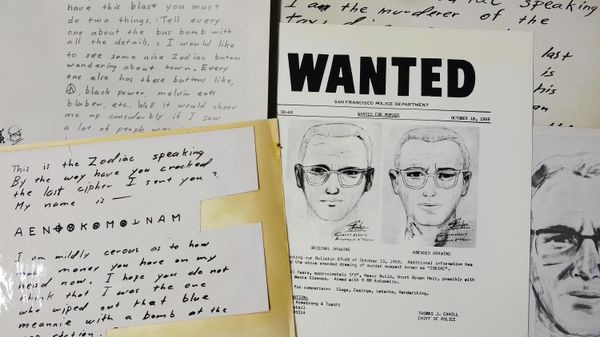 FILE - In this May 3, 2018, file photo, a San Francisco Police Department wanted bulletin and copies of letters sent to the San Francisco Chronicle by a man who called himself Zodiac are displayed in San Francisco. A coded letter mailed to a San Francisco newspaper by the Zodiac serial killer in 1969 has been deciphered by a team of amateur sleuths from the United States, Australia and Belgium, the San Francisco Chronicle reported Friday, Dec. 11, 2020. (AP Photo/Eric Risberg, File) - Sputnik International