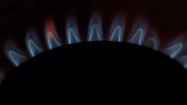 Flames come out of a domestic gas ring on a stove in Manchester, Britain, September 20, 2021 - Sputnik International