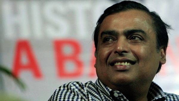 FILE- In this June 17, 2010 file photo, Reliance Industries Managing Director Mukesh Ambani, during a book release function in Mumbai, India.  BP PLC is paying India's Reliance Industries $7.2 billion to take a stake in key oil and gas blocks, gaining a significant foothold in the Asian country as it continues to reposition global operations following the disastrous Gulf of Mexico spill - Sputnik International