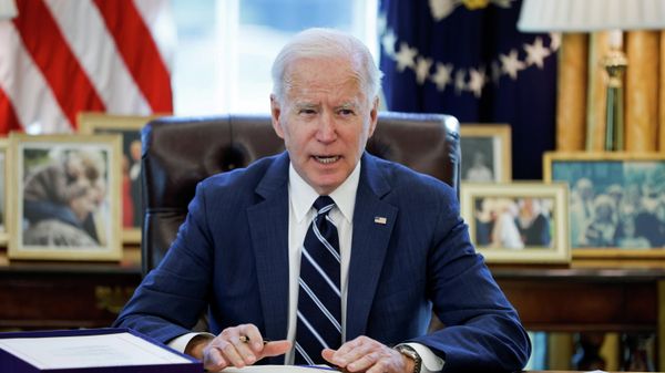 U.S. President Joe Biden signs the American Rescue Plan - Sputnik International