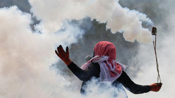 A Palestinian uses a sling as demonstrators clash with Israeli forces during a protest against Israeli settlements, in Beita, in the Israeli-occupied West Bank October 8, 2021. - Sputnik International