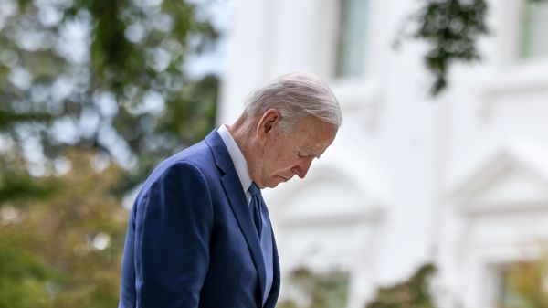 U.S. President Joe Biden lowers his head before he delivers remarks at a proclamation signing to restore protections for Bears Ears and Grand Staircase-Escalante National Monument in Washington, U.S., October 8, 2021. REUTERS/Evelyn Hockstein - Sputnik International