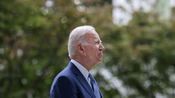 U.S. President Joe Biden stands outside the White House before he signs a proclamation to restore protections for Bears Ears and Grand Staircase-Escalante National Monument in Washington, U.S., October 8, 2021. - Sputnik International