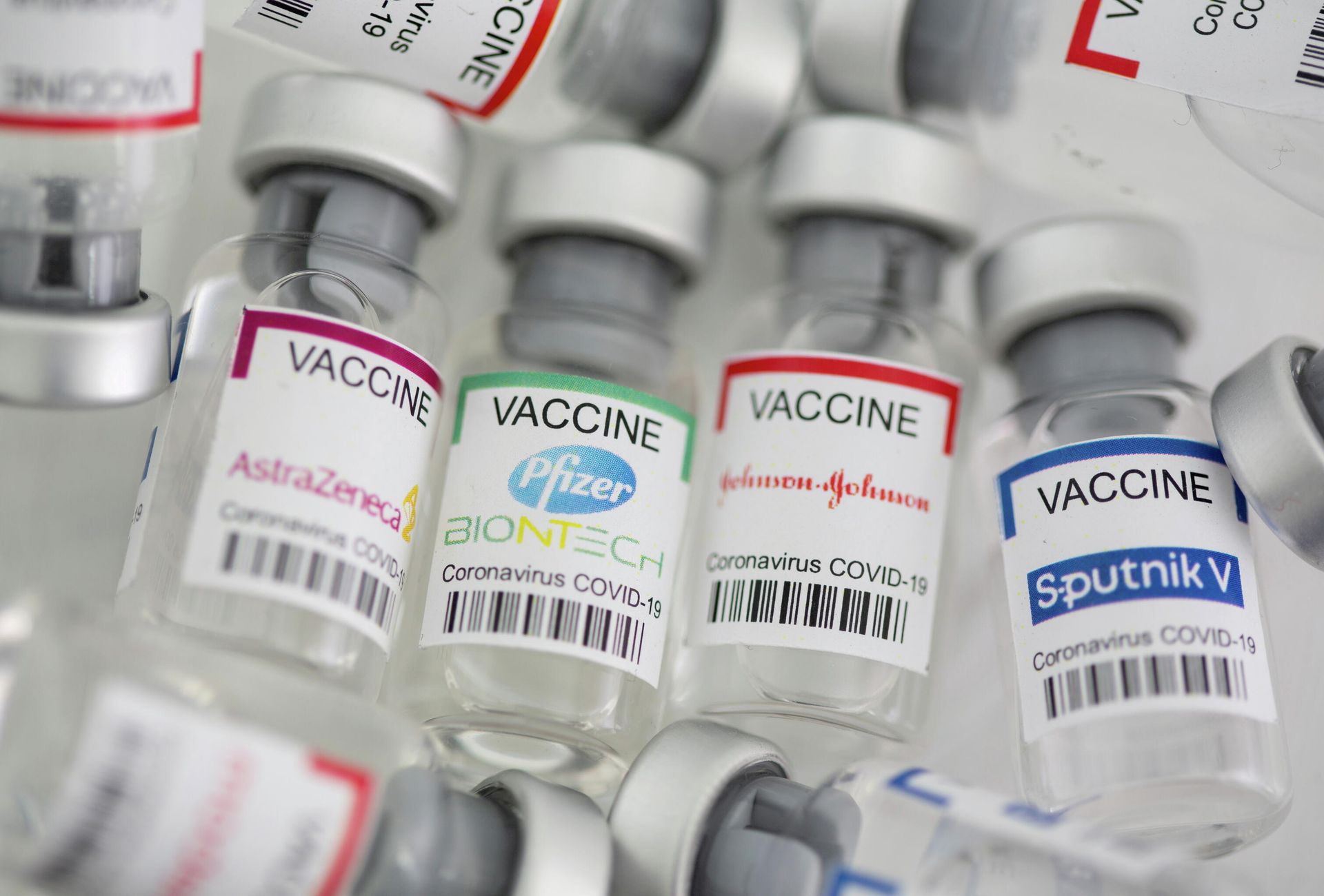 Vials labelled AstraZeneca, Pfizer - Biontech, Johnson&Johnson, Sputnik V coronavirus disease (COVID-19) vaccine are seen in this illustration picture taken May 2, 2021. - Sputnik International, 1920, 20.10.2021