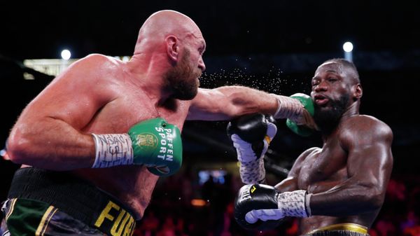 Tyson Fury beating Deontay Wilder in their third fight - Sputnik International