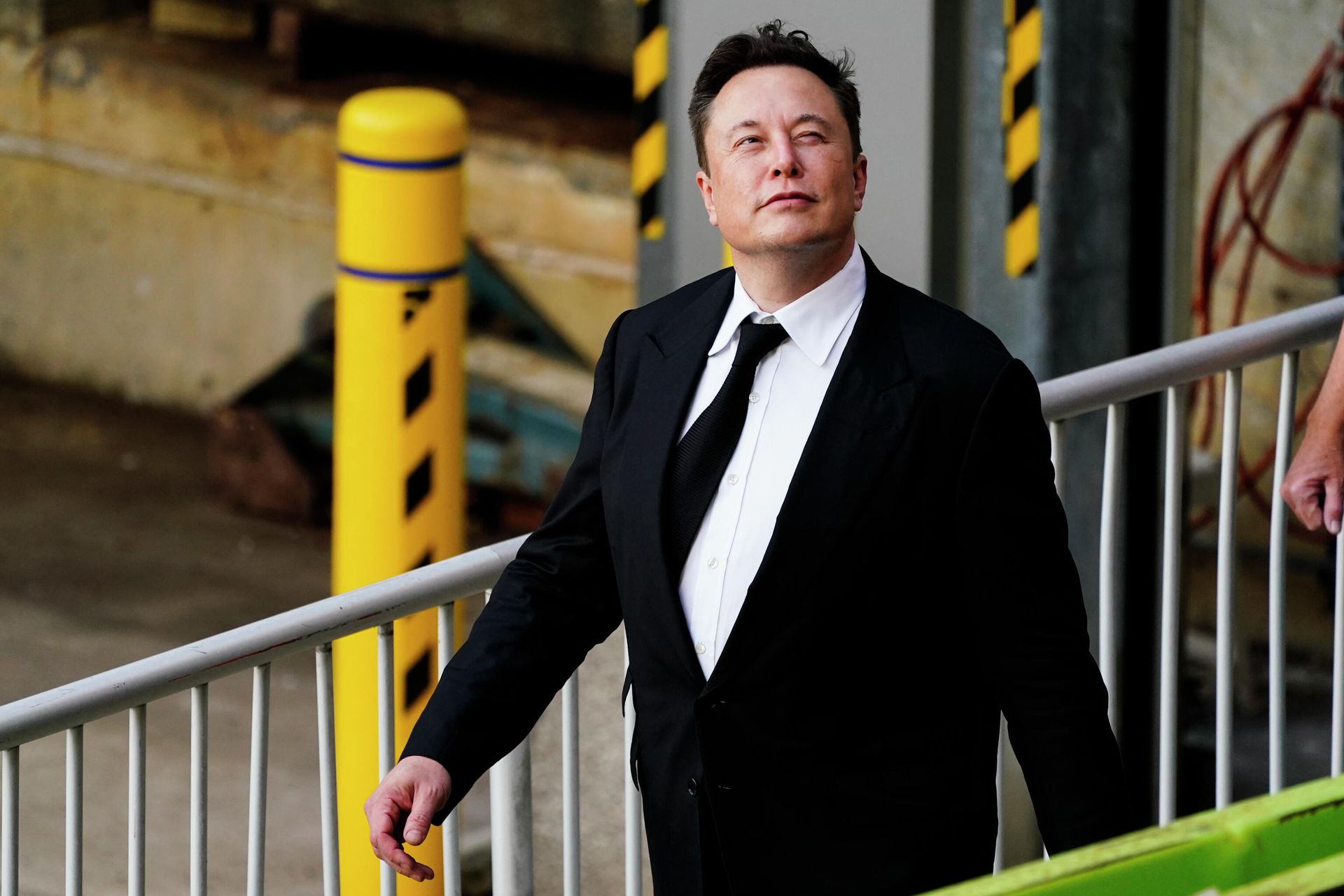 Elon Musk walks from the the justice center in Wilmington, Del., Monday, July 12, 2021. Musk took to a witness stand Monday to defend his company's 2016 acquisition of a troubled company called SolarCity against a shareholder lawsuit that claims he's to blame for a deal that was rife with conflicts of interest and never delivered the profits he had promised. Elon Musk walks from the the justice center in Wilmington, Del., Monday, July 12, 2021. Musk took to a witness stand Monday to defend his company's 2016 acquisition of a troubled company called SolarCity against a shareholder lawsuit that claims he's to blame for a deal that was rife with conflicts of interest and never delivered the profits he had promised. - Sputnik International, 1920, 30.04.2022