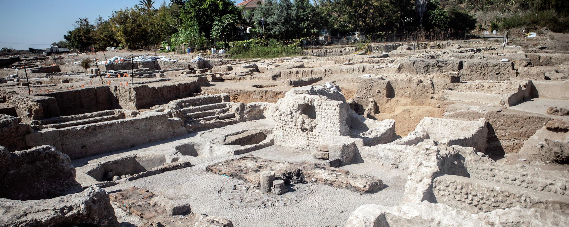 A general view shows the remains of a 1500-year-old Byzantine winery uncovered by the Israel Antiquities Authority, in Yavne, Israel October 11, 2021. A general view shows the remains of a 1500-year-old Byzantine winery uncovered by the Israel Antiquities Authority, in Yavne, Israel October 11, 2021. - Sputnik International, 1920, 12.10.2021