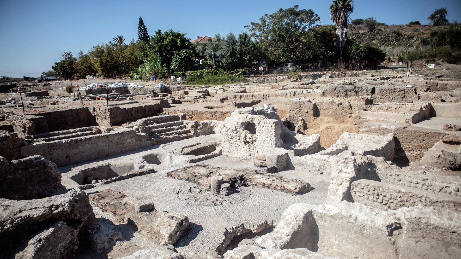 A general view shows the remains of a 1500-year-old Byzantine winery uncovered by the Israel Antiquities Authority, in Yavne, Israel October 11, 2021. A general view shows the remains of a 1500-year-old Byzantine winery uncovered by the Israel Antiquities Authority, in Yavne, Israel October 11, 2021. - Sputnik International, 1920, 12.10.2021