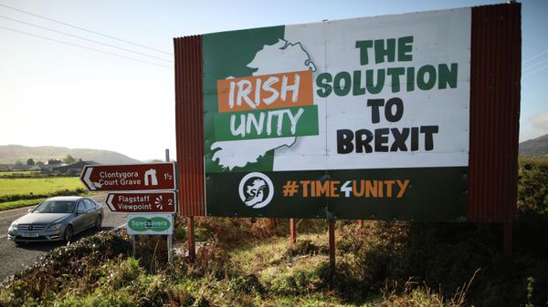 FILE - In this Wednesday Oct. 16, 2019 file photo motorists pass along the old Belfast to Dublin road close to the Irish border in Newry, Northern Ireland - Sputnik International