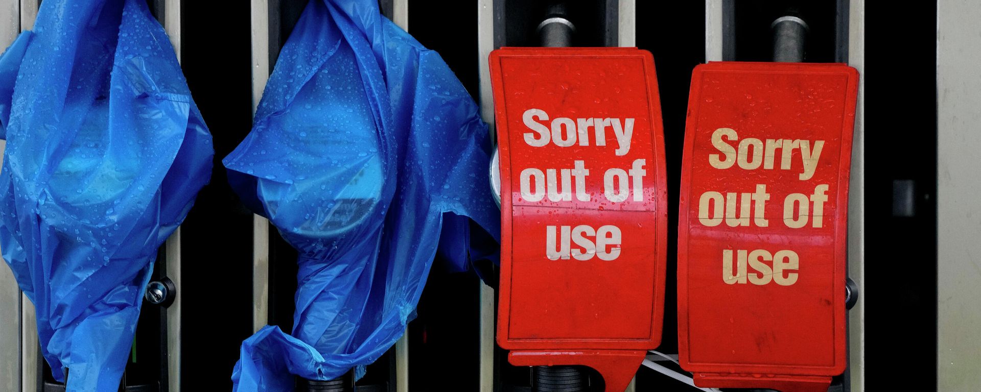 FILE - In this Sept. 30, 2021, file photo, fuel pumps are marked out of use at a petrol station in London. Britain is experiencing empty gas pumps, worker shortages and gaps on store shelves - Sputnik International, 1920, 12.05.2022