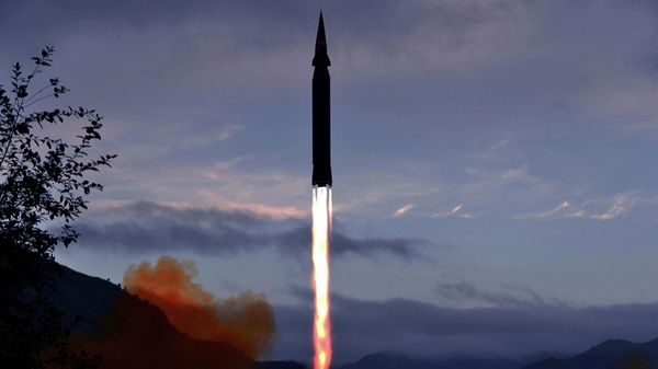The newly developed hypersonic missile Hwasong-8 is test-fired by the Academy of Defence Science of the DPRK in Toyang-ri, Ryongrim County of Jagang Province, North Korea, in this undated photo released on September 29, 2021 by North Korea's Korean Central News Agency (KCNA). KCNA via REUTERS      - Sputnik International