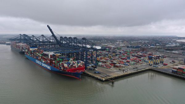 Container ship 'CSCL Atlantic Ocean' is docked at the Port of Felixstowe, east of London on March 4, 2021 - Sputnik International