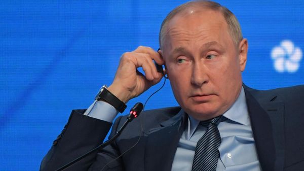 President Vladimir Putin speaking at the Russian Energy Week Forum in Moscow, 13 October 2021. - Sputnik International