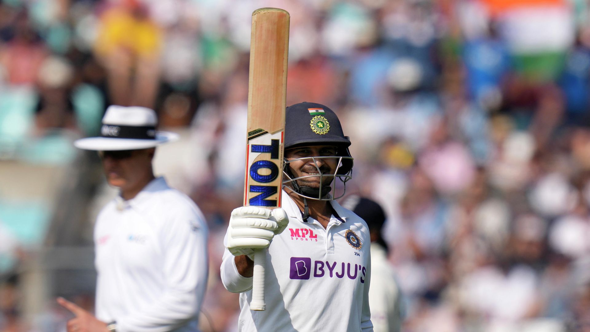India's Shardul Thakur celebrates scoring his 50 runs on day four of the fourth Test match at The Oval cricket ground in London, Sunday, Sept. 5, 2021 India's Shardul Thakur celebrates scoring his 50 runs on day four of the fourth Test match at The Oval cricket ground in London, Sunday, Sept. 5, 2021 - Sputnik International, 1920, 14.10.2021