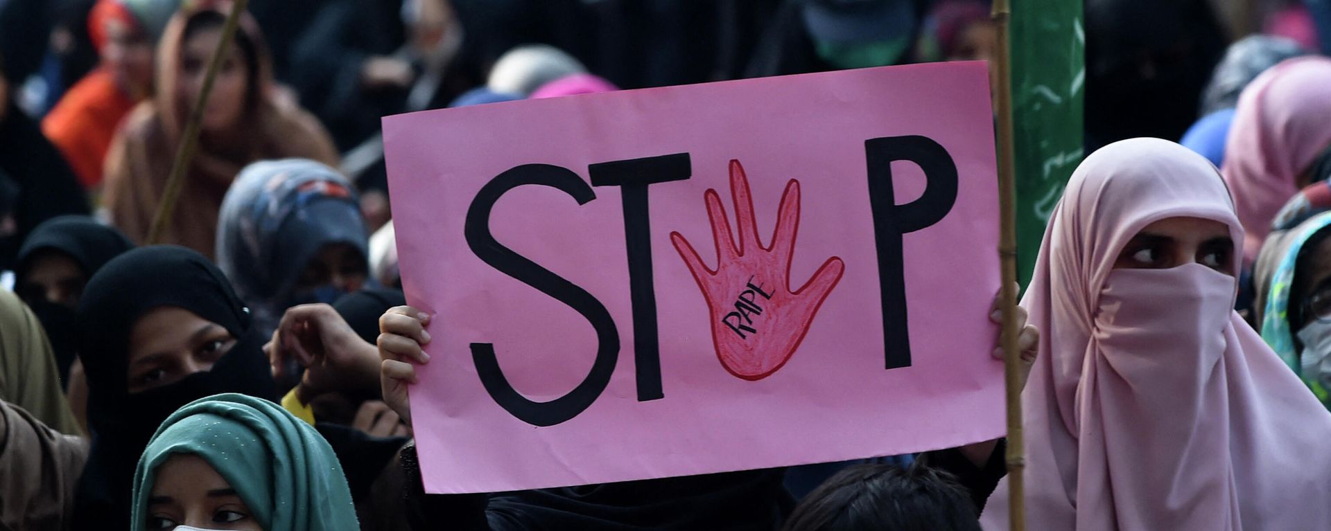 A supporter of Pakistani Islamic political party Jamaat-e-Islami (JI) holds a placard reading Stop during a protest against an alleged gang rape of a woman, in Lahore on September 17, 2020.  - Sputnik International, 1920, 14.10.2021