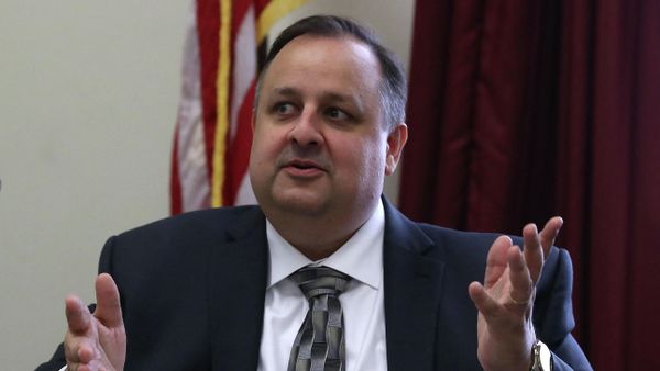 Walter Shaub, former director of the Office of Government Ethics, participates in a briefing on about President Trump's refusal to divest his businesses and the administration's delay in disclosing ethics waivers for appointees, on Capitol Hill November 1, 2017 in Washington, DC. - Sputnik International