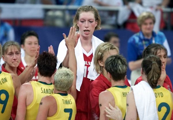 Polish basketball player Malgorzata Dydek towers above teammates and opponents at 218cm (7ft 2in) as she congratulates the Australian team for beating Poland 76-48 during women's quarterfinal match at the Superdome during the 2000 Summer Olympics in Sydney. - Sputnik International