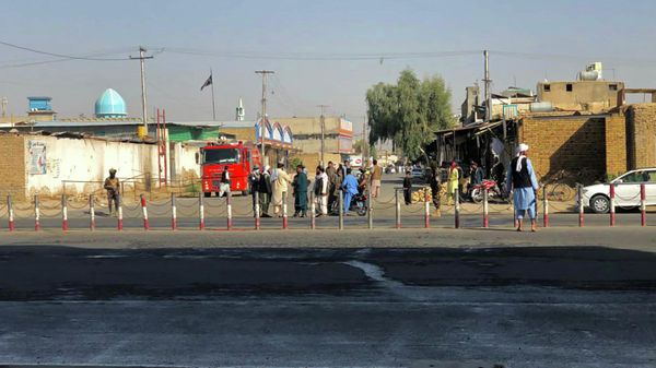 Members of Taliban stand guard near a Shiite mosque in Kandahar province on October 15, 2021, after at least 16 people were killed and 32 wounded when explosions hit a Shiite mosque - Sputnik International