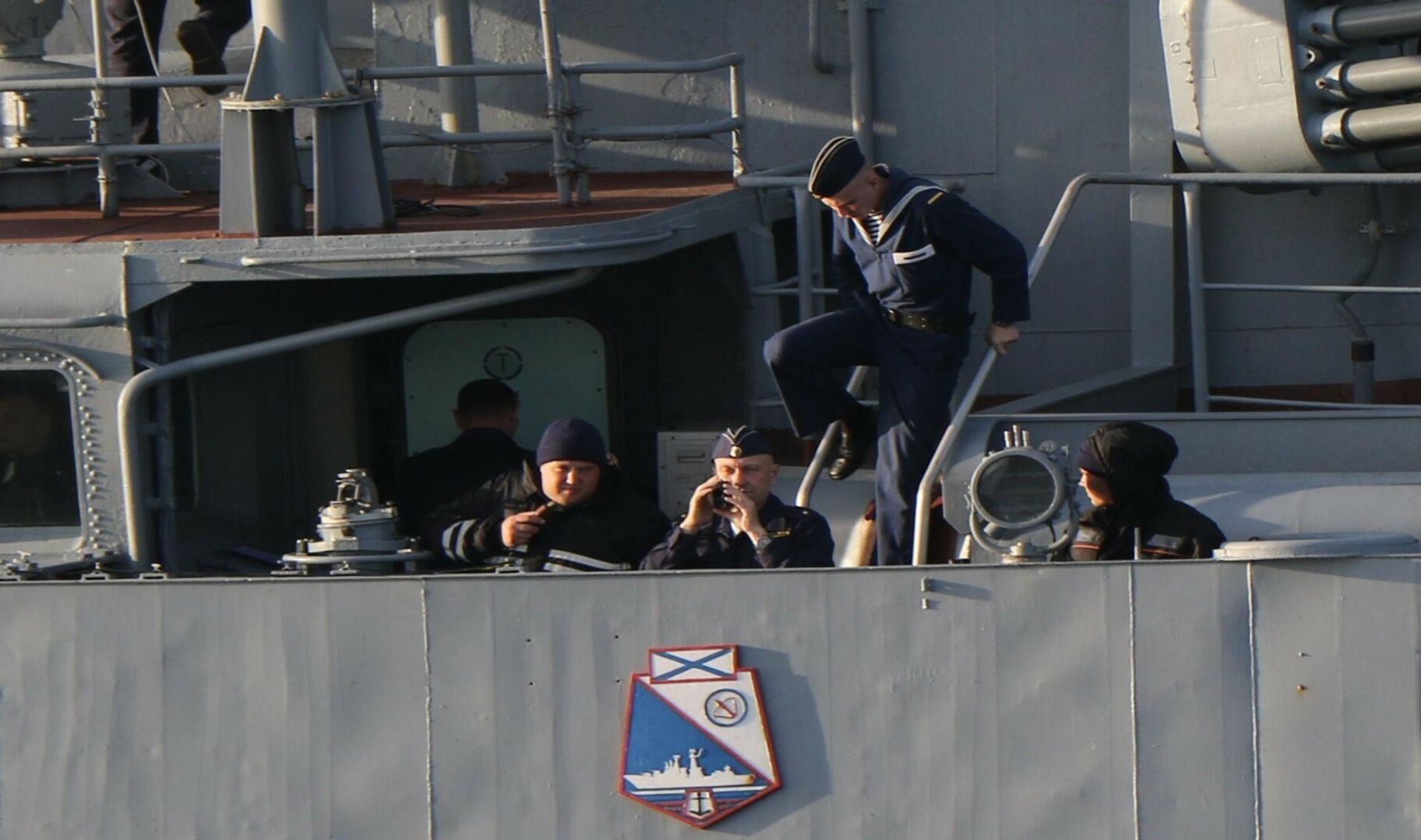 SEA OF JAPAN (Oct. 15, 2021) A Russian Udaloy-class destroyer interacts with USS Chafee (DDG 90), while Chafee conducts routine operations in international waters in the Sea of Japan. SEA OF JAPAN (Oct. 15, 2021) A Russian Udaloy-class destroyer interacts with USS Chafee (DDG 90), while Chafee conducts routine operations in international waters in the Sea of Japan. - Sputnik International, 1920, 15.10.2021