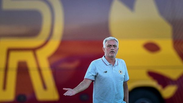 Roma's Portuguese coach Jose Mourinho gestures during a friendly football match between AS Roma and FC Porto at the Bela Vista stadium in Lagoa on July 28, 2021. - Sputnik International