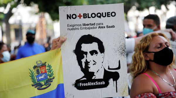 People gather in support of Alex Saab, a Colombian businessman and Venezuelan government envoy who was extradited from Cape Verde to the U.S. on charges of money laundering, in Caracas, Venezuela October 17, 2021. - Sputnik International