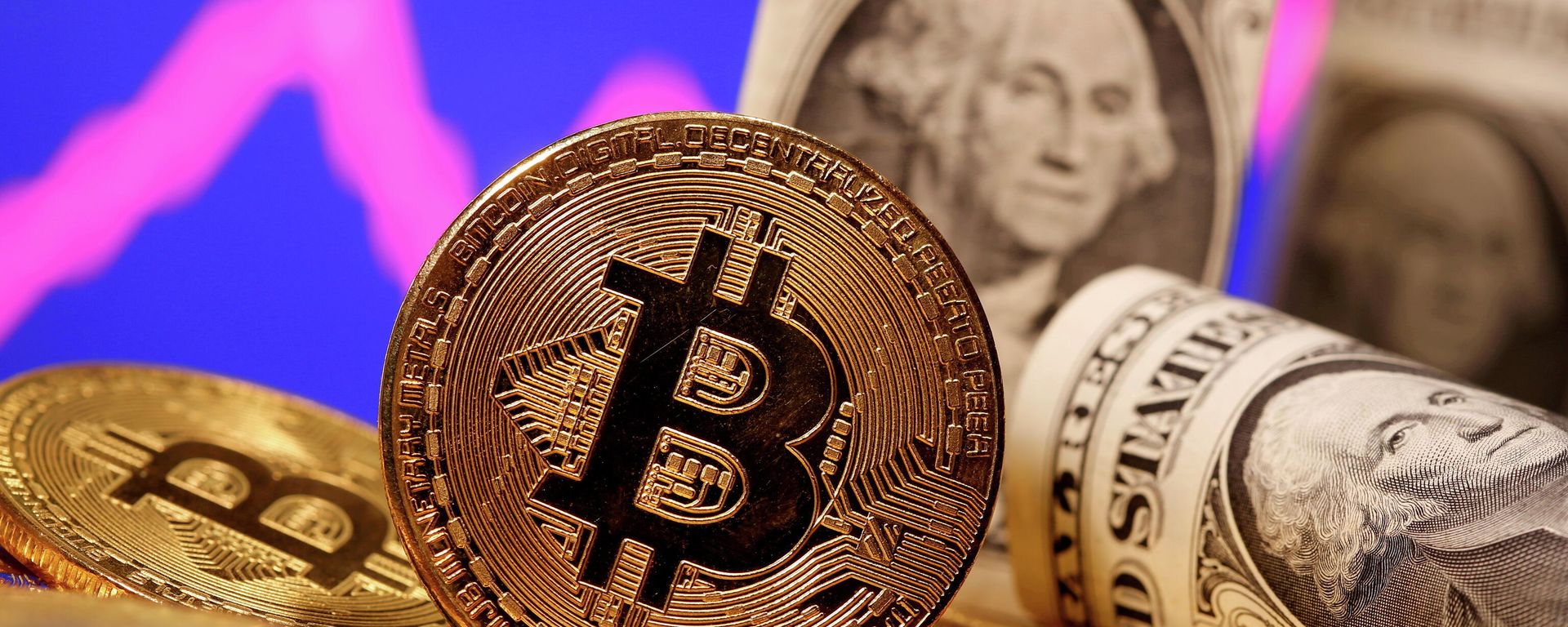 A representation of virtual currency Bitcoin and U.S. One Dollar banknotes are seen in front of a stock graph in this illustration taken January 8, 2021 A representation of virtual currency Bitcoin and U.S. One Dollar banknotes are seen in front of a stock graph in this illustration taken January 8, 2021 - Sputnik International, 1920, 18.10.2021