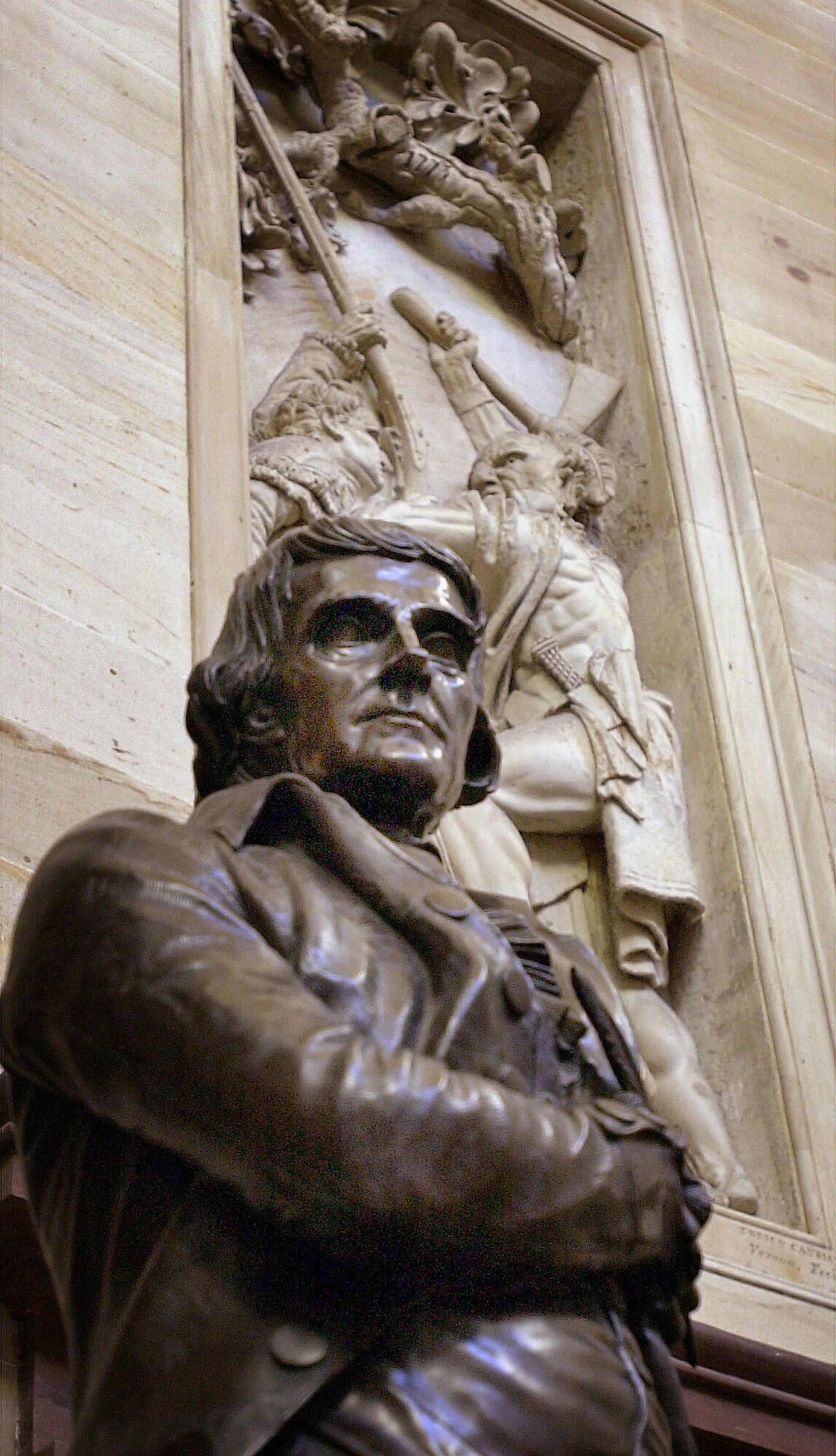 A statue of Thomas Jefferson, created by Parisian sculptor Pierre D'Anger at the behest of American Navy Lt. Uriah Levy in the early 1800s, stands in Capitol Rotunda in the Capitol Nov. 13, 2001. A statue of Thomas Jefferson, created by Parisian sculptor Pierre D'Anger at the behest of American Navy Lt. Uriah Levy in the early 1800s, stands in Capitol Rotunda in the Capitol Nov. 13, 2001. - Sputnik International, 1920, 19.10.2021