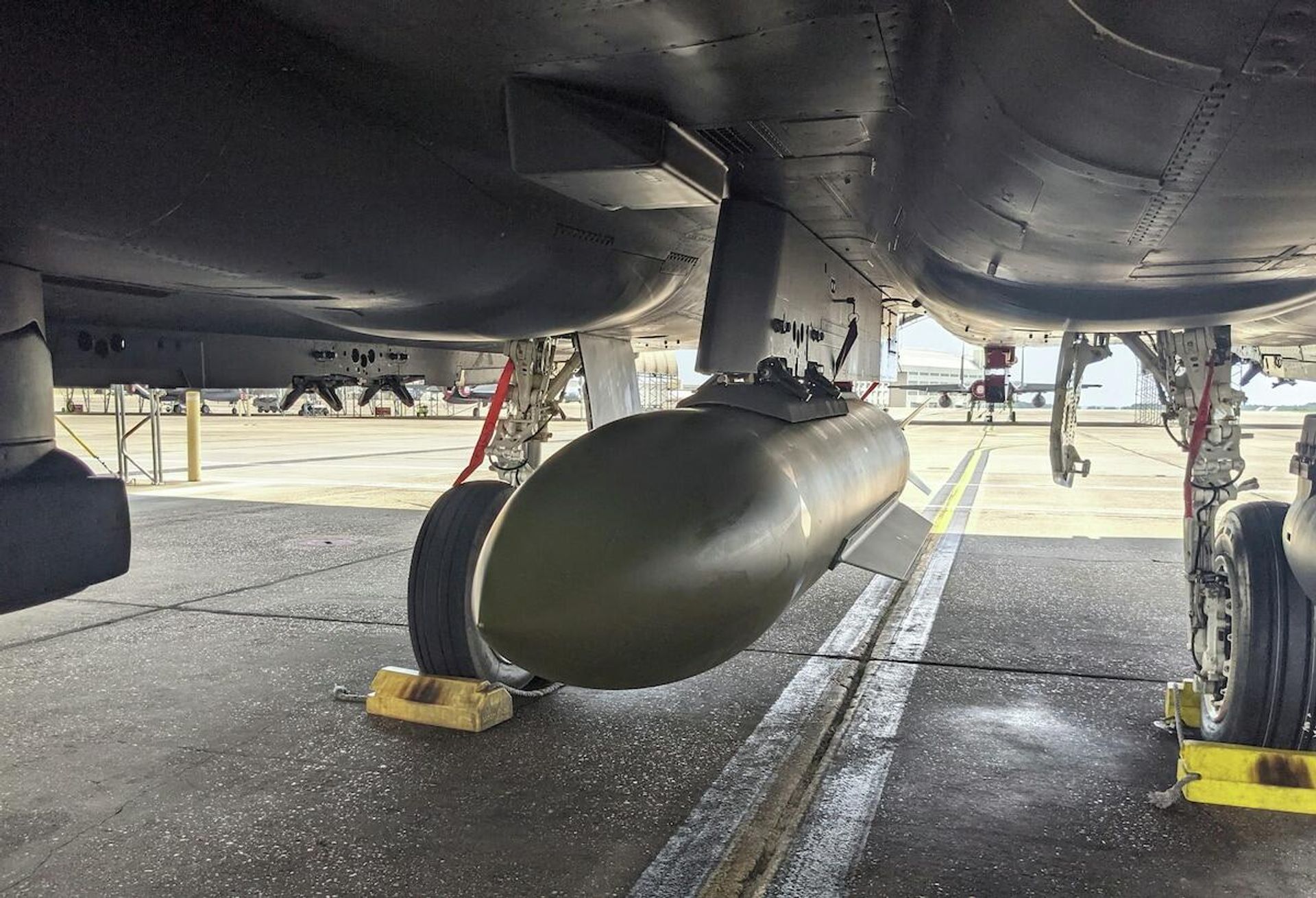 The 96th Test Wing recently concluded a GBU-72 test series which featured the first ever load, flight and release of the 5,000-pound weapon at Eglin Air Force Base, Fla. - Sputnik International, 1920, 19.10.2021