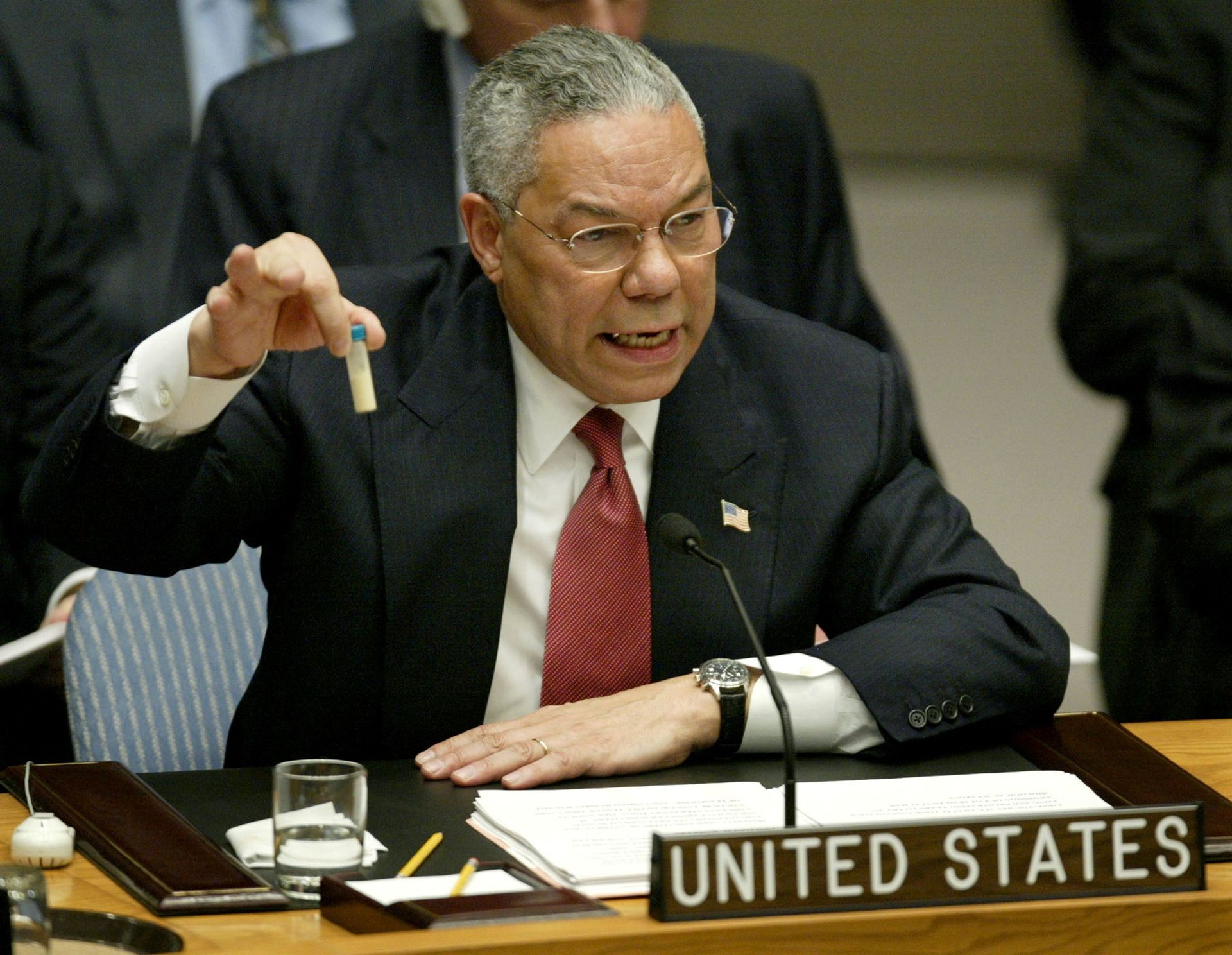 FILE PHOTO: U.S. Secretary of State Colin Powell holds up a vial that he described as one that could contain anthrax, during his presentation on [Iraq] to the U.N. Security Council, in New York February 5, 2003.  - Sputnik International, 1920, 19.10.2021