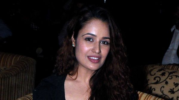 Indian Bollywood actress Yuvika Chaudhary poses during the launch of a cosmetology clinic in Mumbai on March 17, 2012 - Sputnik International
