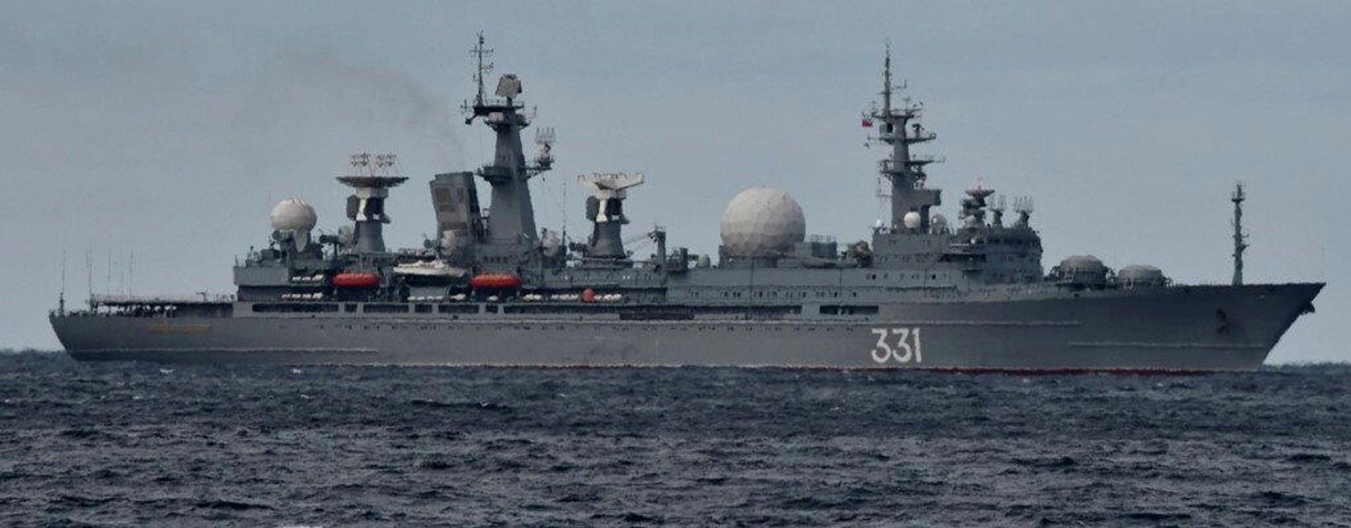 Russian Navy's Marshal Nedelin-class missile range instrumentation ship No.331 sails on the sea near Japan, in this handout photo taken by Japan Self-Defense Forces on October 18, 2021 and released by the Joint Staff Office of the Defense Ministry of Japan - Sputnik International, 1920, 19.10.2021