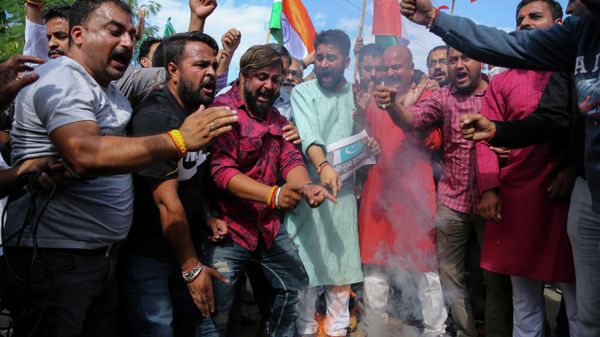 Activists of India's Bharatiya Janata Party's youth wing (BJYM) protesting against Sunday’s killing of two Indian laborers in Indian-controlled Kashmir, burn an effigy of Pakistan in Jammu, India, Monday, Oct.18, 2021 - Sputnik International
