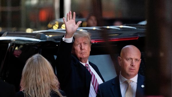 Former U.S. President Donald Trump acknowledges people as he gets in his SUV outside Trump Tower in the Manhattan borough of New York City, New York, U.S., October 18, 2021. - Sputnik International