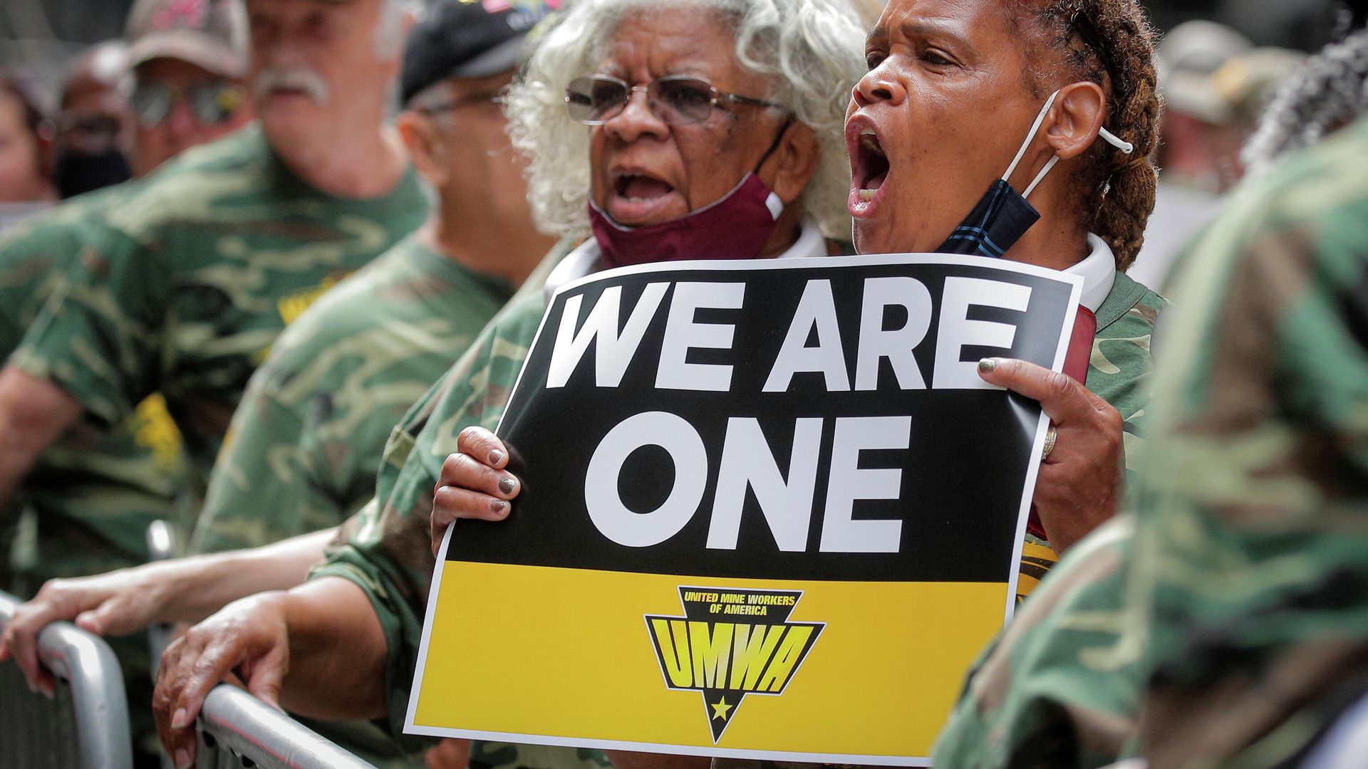 Members of United Mine Workers of America (UMWA) and other labor leaders picket about the union's strike at Warrior Met Coal Mine, outside BlackRock's Headquarters in New York City, U.S., July 28, 2021. Members of United Mine Workers of America (UMWA) and other labor leaders picket about the union's strike at Warrior Met Coal Mine, outside BlackRock's Headquarters in New York City, U.S., July 28, 2021. - Sputnik International, 1920, 20.10.2021
