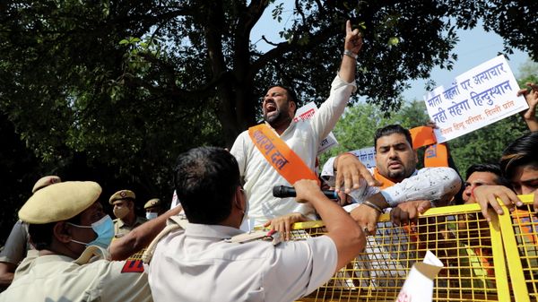 Hindu right-wing groups protest over attacks against Hindus during Durga Puja festival in Dhaka, outside the Bangladesh High Commission in New Delhi, India, October 20, 2021 - Sputnik International