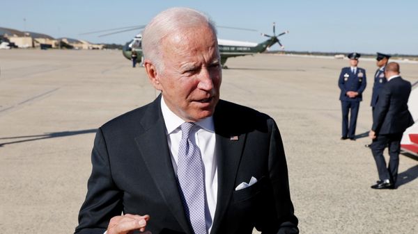 U.S. President Joe Biden speaks to media as he boards Air Force One for travel to Pennsylvania from Joint Base Andrews, Maryland, U.S. October 20, 2021. - Sputnik International