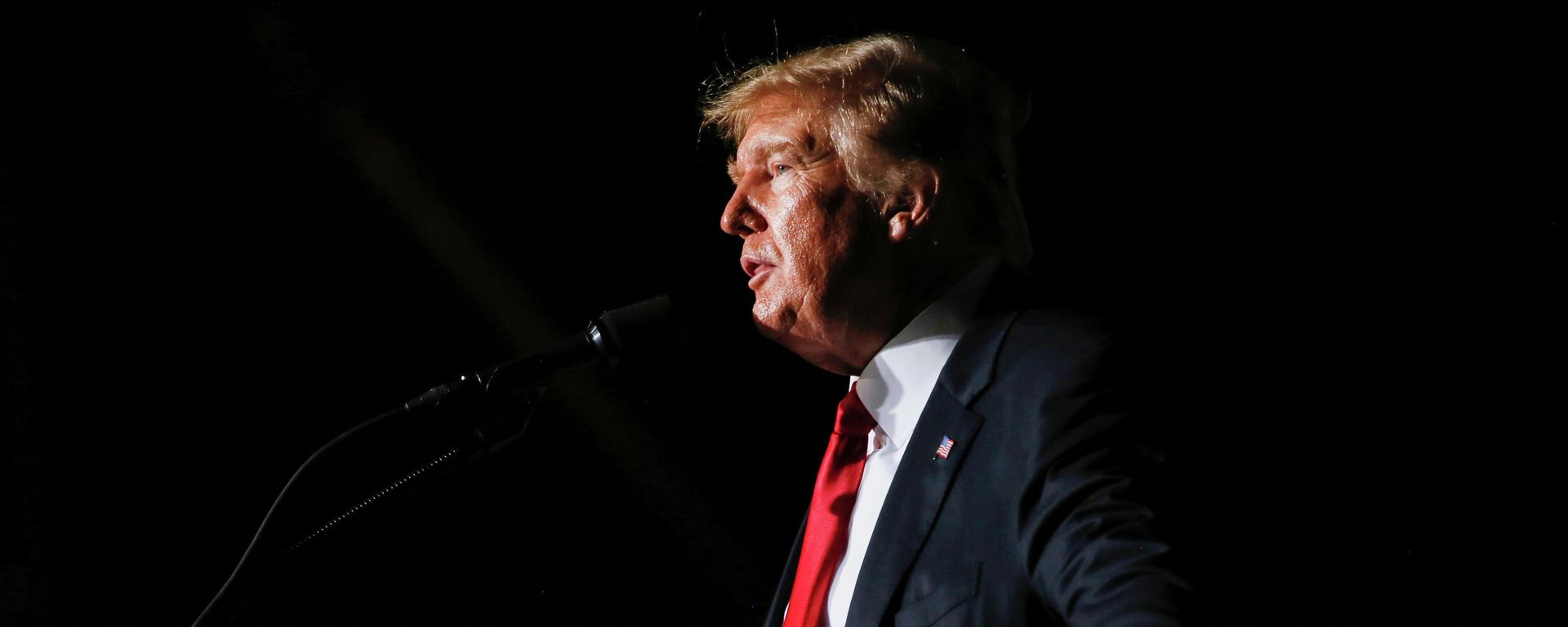 Former U.S. President Donald Trump reacts during his speech during a rally at the Iowa States Fairgrounds in Des Moines, Iowa, U.S., October 9, 2021 - Sputnik International, 1920, 21.10.2021