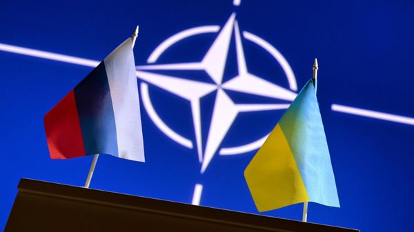 State flags of Russia and Ukraine - Sputnik International