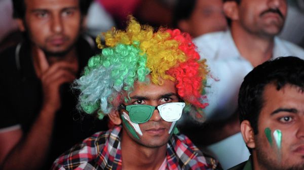 Pakistani cricket fans watch the ICC Twenty20 Cricket World Cup's Super Eight match between India and Pakistan on a huge outdoor screen in Islamabad on September 30, 2012 Pakistani cricket fans watch the ICC Twenty20 Cricket World Cup's Super Eight match between India and Pakistan on a huge outdoor screen in Islamabad on September 30, 2012 - Sputnik International